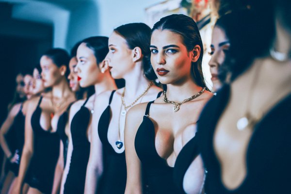 Soho Chic: Mastering the Art of Lace Top Styling for an Unforgettable Evening Out